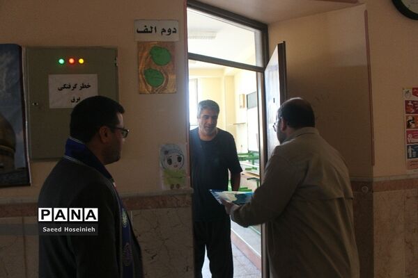 تکریم زائران نوروزی توسط مسئولان سازمان دانش‌آموزی