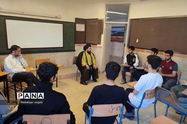 دیدار صمیمی و بصیرتی امام‌جمعه با دانش‌آموزان اردوی مطالعاتی نوروز در دبیرستان شهید بهشتی رودهن