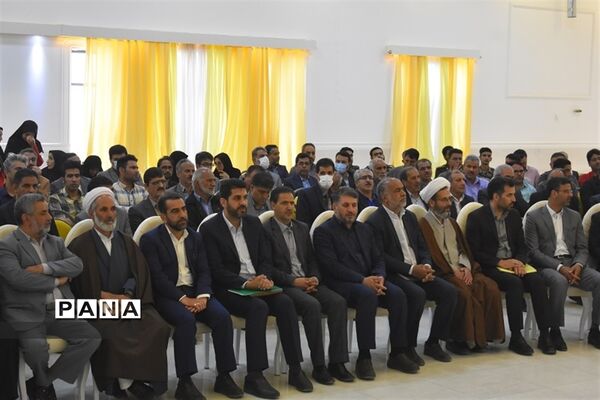 نشست مشترک استاندار یزد با جمعی از فرهیختگان شهرستان بهاباد