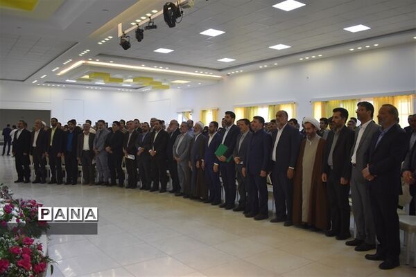 نشست مشترک استاندار یزد با جمعی از فرهیختگان شهرستان بهاباد