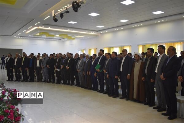 نشست مشترک استاندار یزد با جمعی از فرهیختگان شهرستان بهاباد