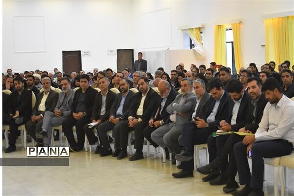 نشست مشترک استاندار یزد با جمعی از فرهیختگان شهرستان بهاباد