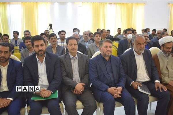 نشست مشترک استاندار یزد با جمعی از فرهیختگان شهرستان بهاباد