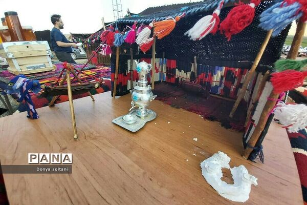 برگزاری غرفه‌ بهاری در شهر بیستون استان کرمانشاه