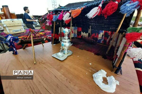 برگزاری غرفه‌ بهاری در شهر بیستون استان کرمانشاه