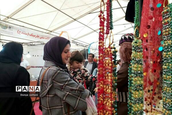 برگزاری غرفه‌ بهاری در شهر بیستون استان کرمانشاه