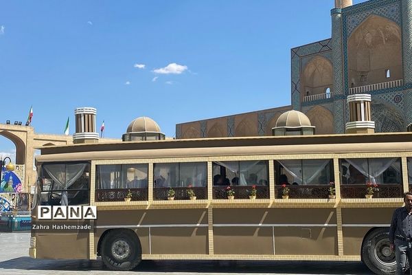 باغ دولت‌آباد، میدان امیر چخماق و هنرهای دستی شهر زیبای ایران