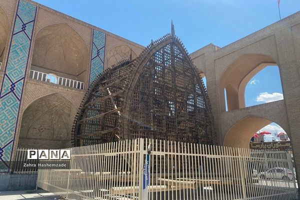 باغ دولت‌آباد، میدان امیر چخماق و هنرهای دستی شهر زیبای ایران