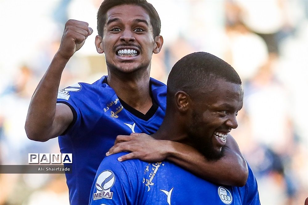 برتری استقلال مقابل ذوب آهن در نیمه نخست