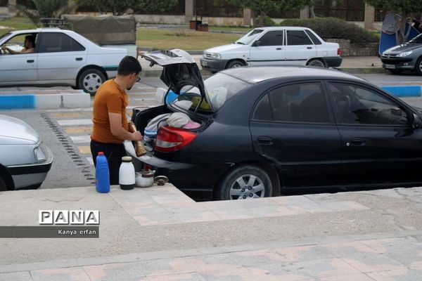 گردشگران نوروزی در ساحل بندر بوشهر