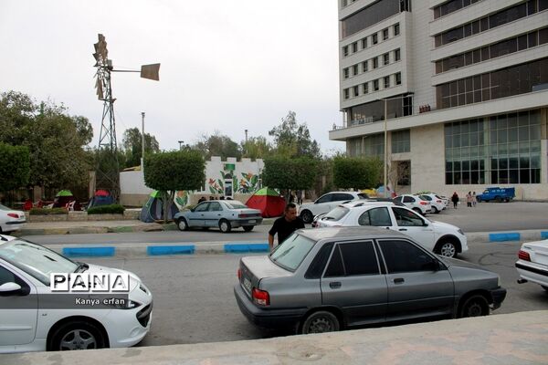 گردشگران نوروزی در ساحل بندر بوشهر