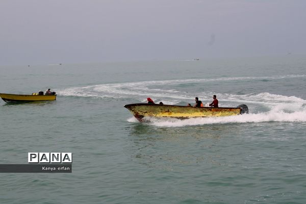 گردشگران نوروزی در ساحل بندر بوشهر