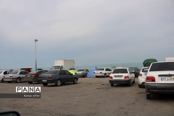 گردشگران نوروزی در ساحل بندر بوشهر