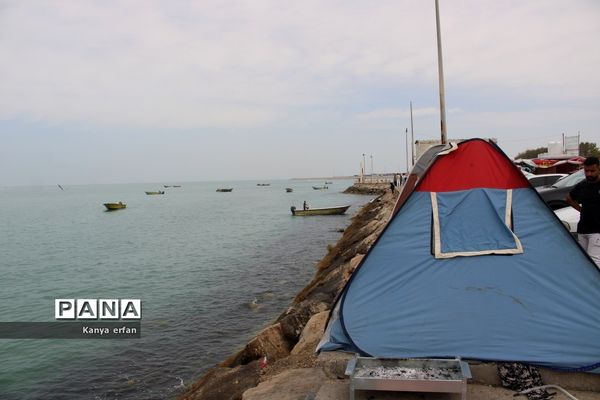 گردشگران نوروزی در ساحل بندر بوشهر