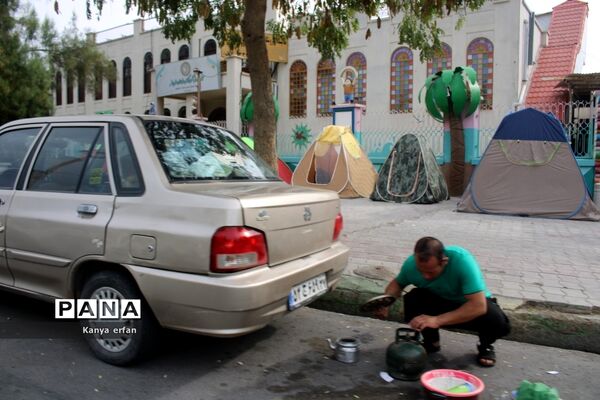 گردشگران نوروزی در ساحل بندر بوشهر