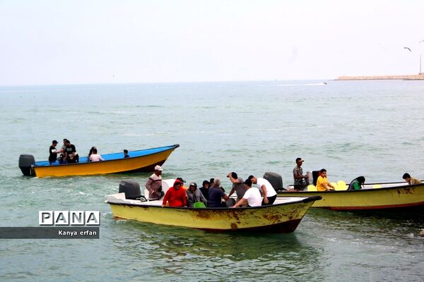 گردشگران نوروزی در ساحل بندر بوشهر