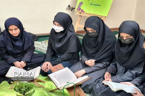 محفل انس با قرآن در دبیرستان فرهنگ۱۳