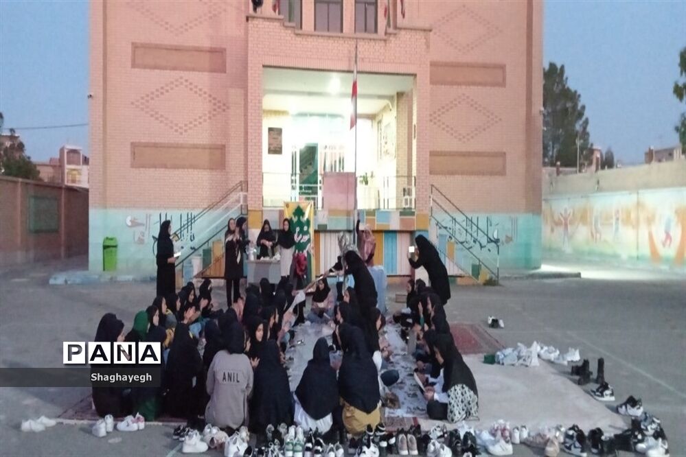 جشن ولادت امام حسن مجتبی «ع» و توزیع افطاری بین روزه‌داران در دبیرستان عدالت جوادآباد