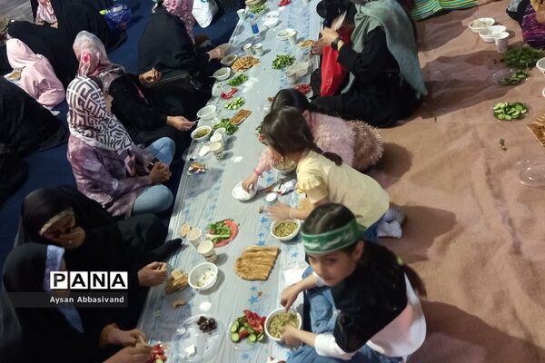 برپایی سفره افطاری در گلزار شهدای گمنام
