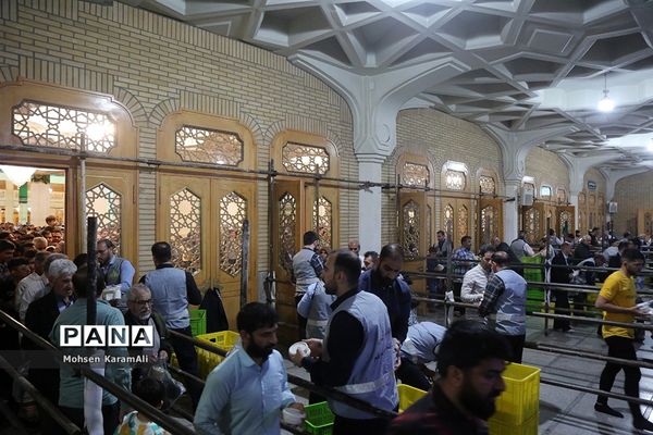 توزیع روزانه 14 هزار افطاری گرم و سرد در حرم حضرت معصومه(س)