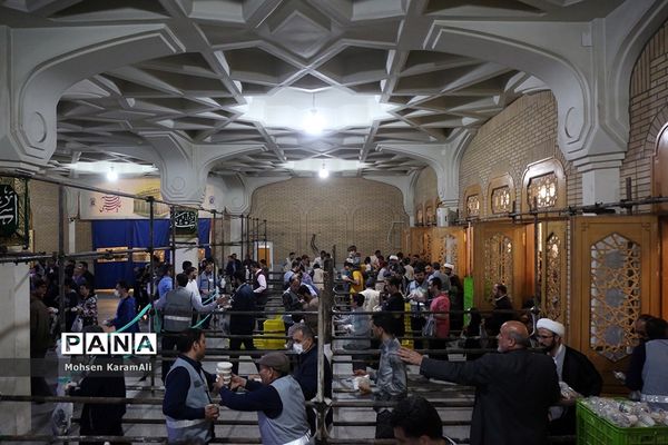 توزیع روزانه 14 هزار افطاری گرم و سرد در حرم حضرت معصومه(س)