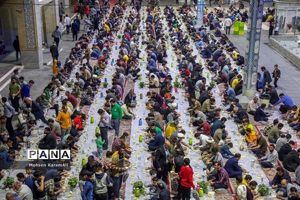 توزیع روزانه 14 هزار افطاری گرم و سرد در حرم حضرت معصومه(س)