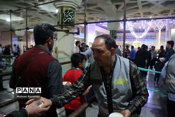 توزیع روزانه 14 هزار افطاری گرم و سرد در حرم حضرت معصومه(س)