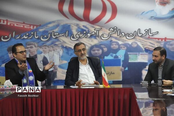 دیدار نماینده مجلس شورای اسلامی با اعضای سازمان دانش‌آموزی مازندران