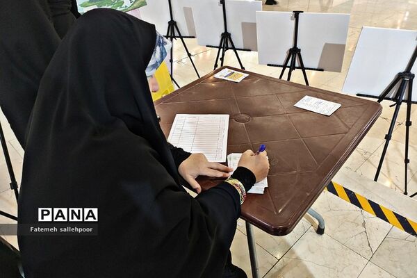برگزاری نمایشگاه قرآن در سومین روز با حضور معاون پرورشی وزیر آموزش‌وپرورش
