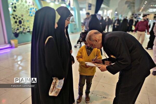برگزاری نمایشگاه قرآن در سومین روز با حضور معاون پرورشی وزیر آموزش‌وپرورش