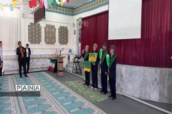 حضور خادمان رضوی و پرچم حرم امام رضا«ع» در دبیرستان شهیدبهشتی دوره دوم بیرجند