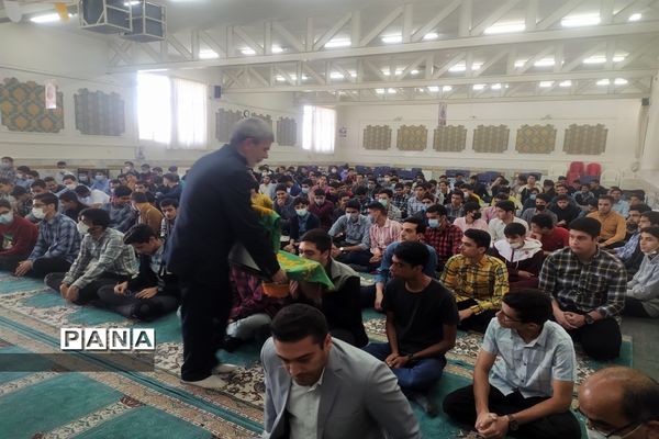 حضور خادمان رضوی و پرچم حرم امام رضا«ع» در دبیرستان شهیدبهشتی دوره دوم بیرجند