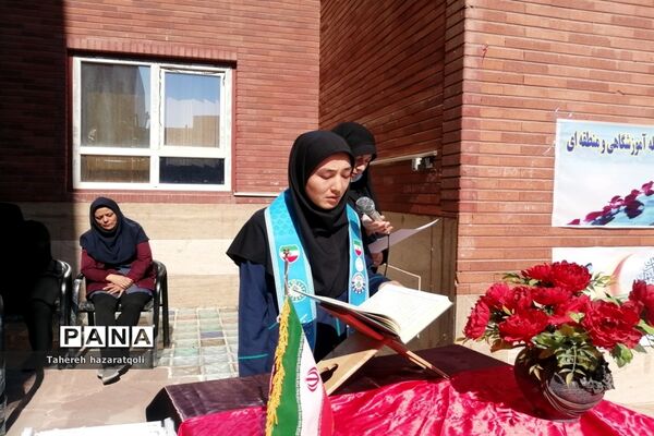 تجلیل از دانش‌آموزان برگزیده مسابقات قرآنی و فرهنگی هنری دبیرستان نبوت صفادشت