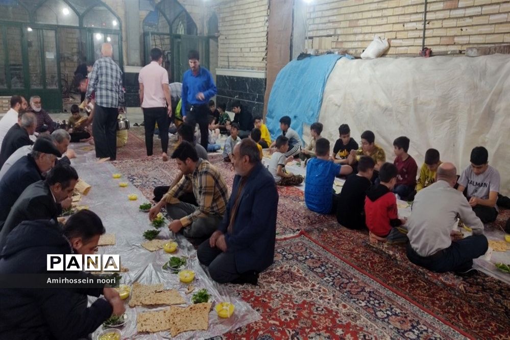 ضیافت افطاری و تجلیل از خیرین نیکوکاران در مسجد امام جعفر صادق(ع)