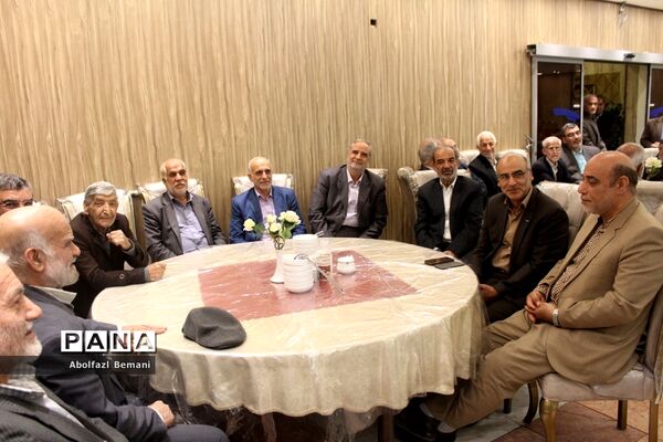 دورهمی فرهنگیان پیشکسوت استان قم در ماه مبارک رمضان