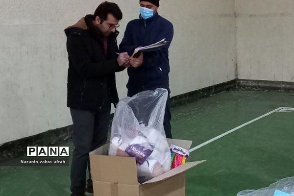 توزیع اقلام ورزشی در مدارس رودهن