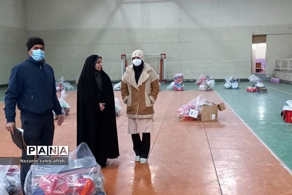 توزیع اقلام ورزشی در مدارس رودهن