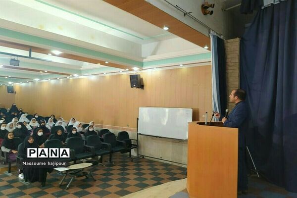 جلسه هم اندیشی شورای دانش‌آموزی در اداره آموزش و پرورش شهر جوادآباد
