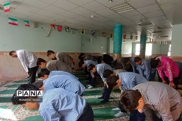 حال و هوای معنوی رمضان در دبیرستان ۱۳آبان رودهن