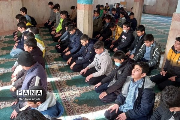 حال و هوای معنوی رمضان در دبیرستان ۱۳آبان رودهن