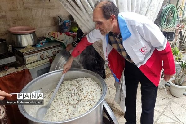 طبخ و توزیع غذا به مناسبت ولادت امام حسن مجتبی(ع)