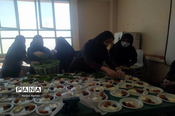 مراسم افطاری و تقدیر از دانش‌آموزان برگزیده دبیرستان میعاد قم