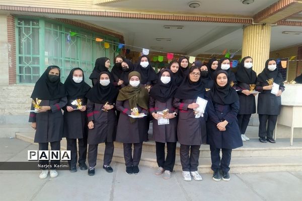 مراسم افطاری و تقدیر از دانش‌آموزان برگزیده دبیرستان میعاد قم