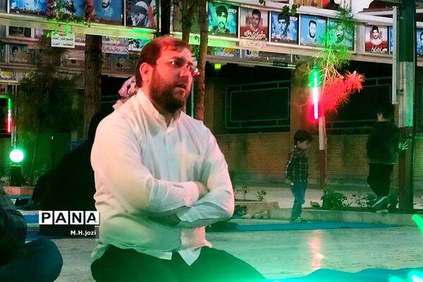 ترمیم و رنگ آمیزی مزار شهدا با حضور اعضای سازمان دانش‌آموزی قم