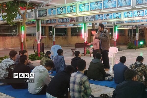 ترمیم و رنگ آمیزی مزار شهدا با حضور اعضای سازمان دانش‌آموزی قم