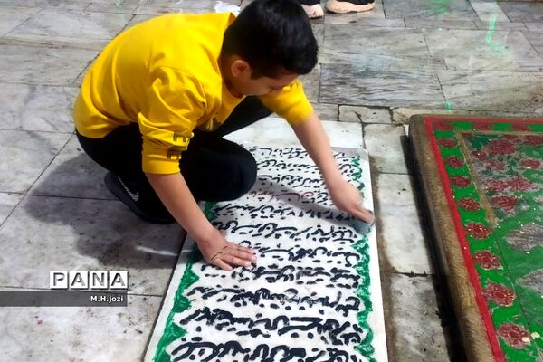 ترمیم و رنگ آمیزی مزار شهدا با حضور اعضای سازمان دانش‌آموزی قم