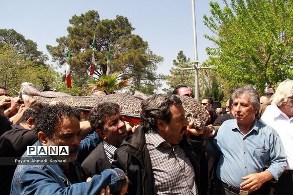 تشییع پیکر مرحوم کیومرث پور‌احمد