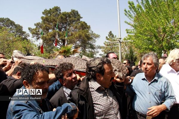 تشییع پیکر مرحوم کیومرث پور‌احمد