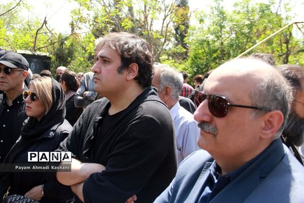 تشییع پیکر مرحوم کیومرث پور‌احمد