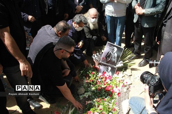 تشییع پیکر مرحوم کیومرث پور‌احمد